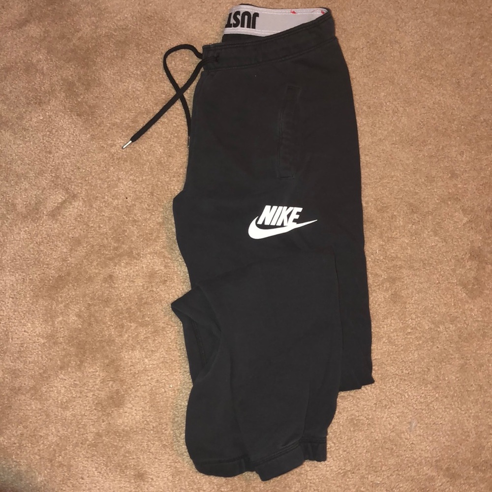 Black Nike sweatpants/joggers (XS)